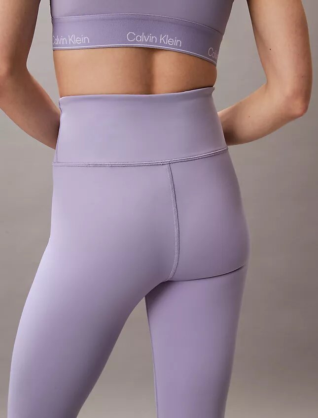 Modernit urheilulliset korkeavyötäröiset 7/8-leggingsit Modernit urheilulliset korkeavyötäröiset 7/8-leggingsit