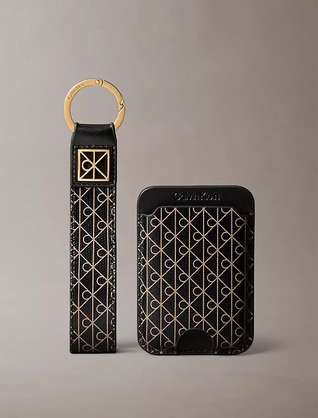Monogram-kuvioinen avaimenperä ja korttikotelo Monogram-kuvioinen avaimenperä ja korttikotelo