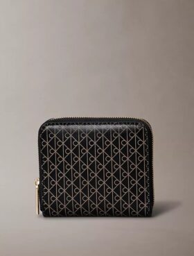 Monogram-kuvioinen neliönmuotoinen vetoketjullinen lompakko