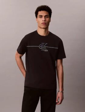 Monogram Line Graphic Classic T-paita