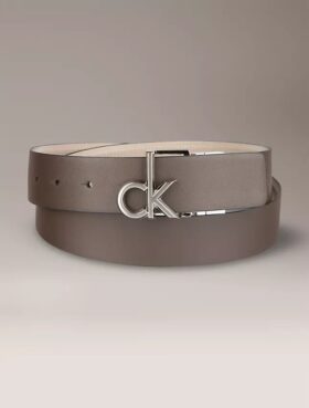 Monogram-logokilvellä varustettu käännettävä vyö