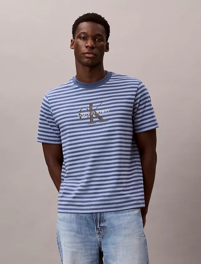 Monogram Stripe -rento T-paita Monogram Stripe -rento T-paita