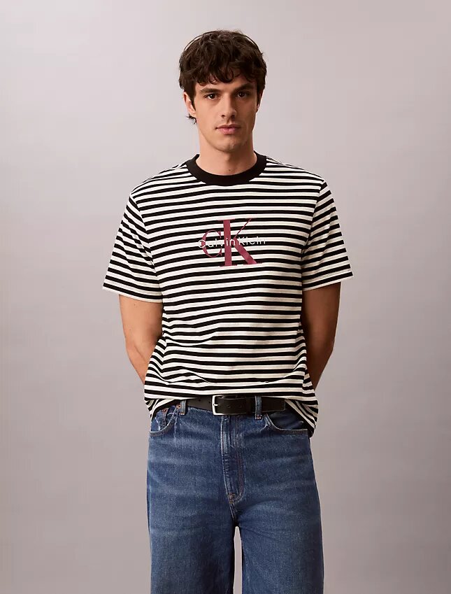 Monogram Stripe -rento T-paita Monogram Stripe -rento T-paita