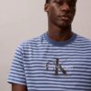 Monogram Stripe -rento T-paita Monogram Stripe -rento T-paita