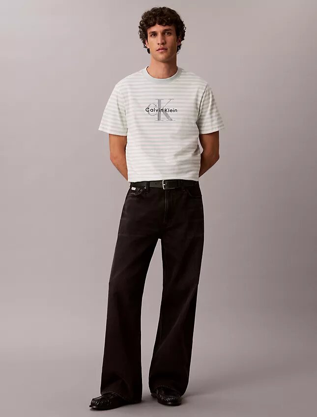 Monogram Stripe -rento T-paita Monogram Stripe -rento T-paita