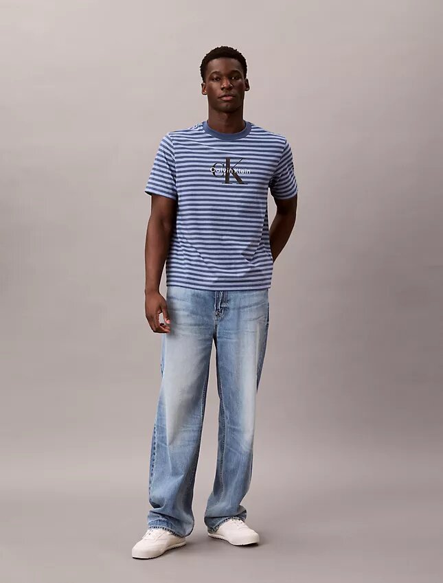 Monogram Stripe -rento T-paita Monogram Stripe -rento T-paita