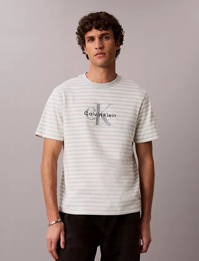 Monogram Stripe -rento T-paita Monogram Stripe -rento T-paita