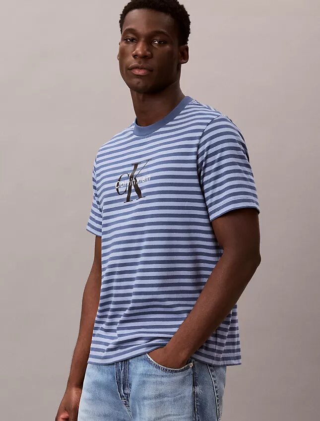 Monogram Stripe -rento T-paita Monogram Stripe -rento T-paita