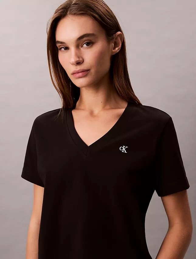 Monogram V-kaula-T-paita Monogram V-kaula-T-paita