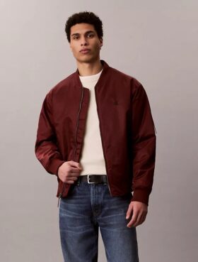Nailoninen bomber-takki