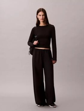 Nailoninen joustava slim-fit-T-paita