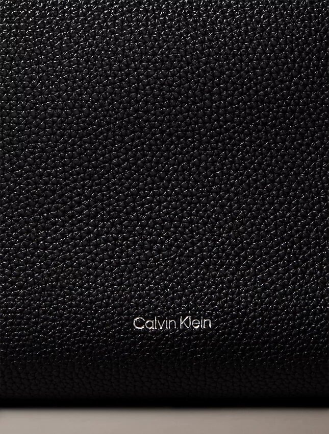 Pebble Grain -malli, suuri, rento laukku Pebble Grain -malli, suuri, rento laukku