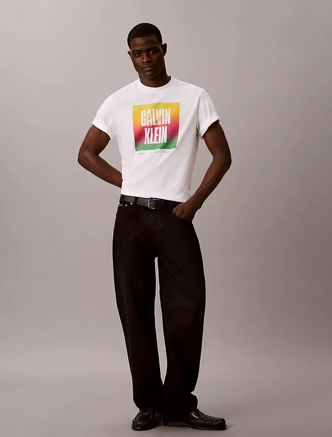 Pride-logolla varustettu Easy Tee -paita Pride-logolla varustettu Easy Tee -paita