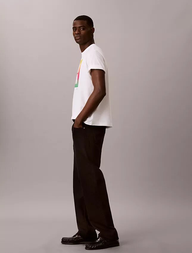 Pride-logolla varustettu Easy Tee -paita Pride-logolla varustettu Easy Tee -paita