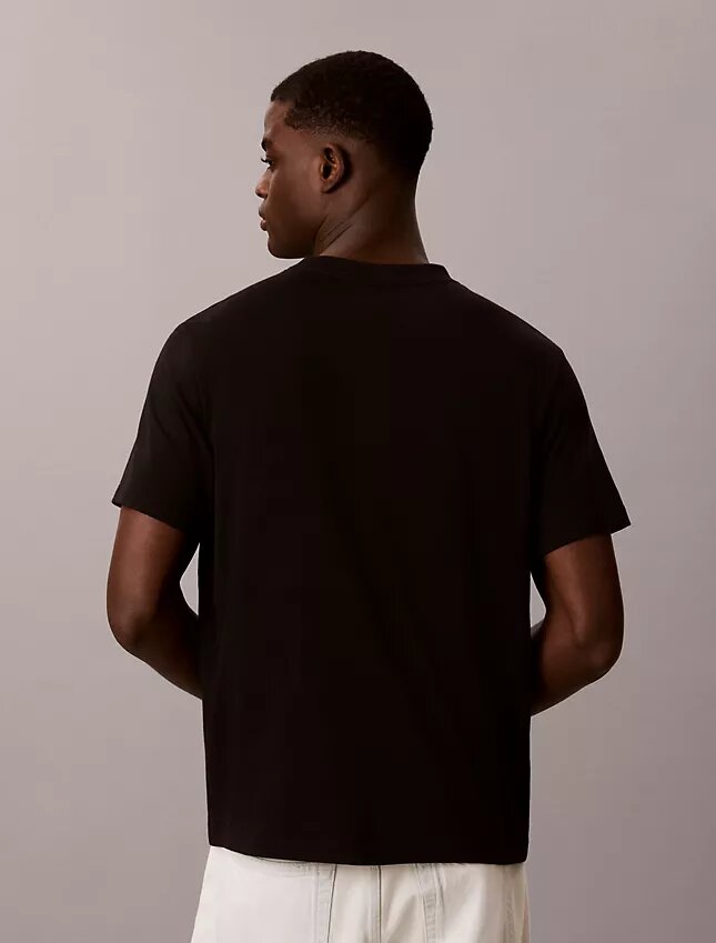 Pride-logolla varustettu Easy Tee -paita Pride-logolla varustettu Easy Tee -paita