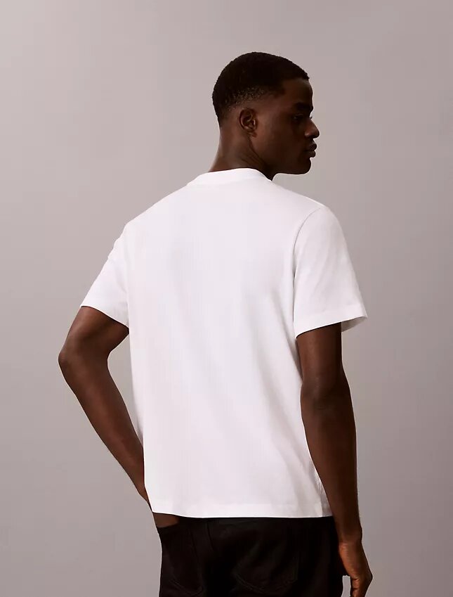 Pride-logolla varustettu Easy Tee -paita Pride-logolla varustettu Easy Tee -paita