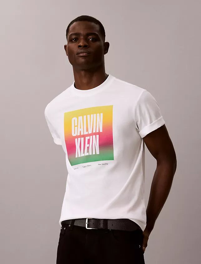 Pride-logolla varustettu Easy Tee -paita Pride-logolla varustettu Easy Tee -paita