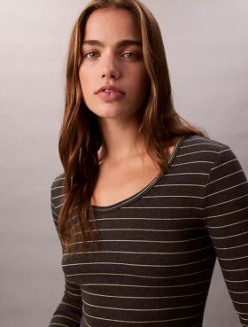 Puuvillainen U-kaula-T-paita