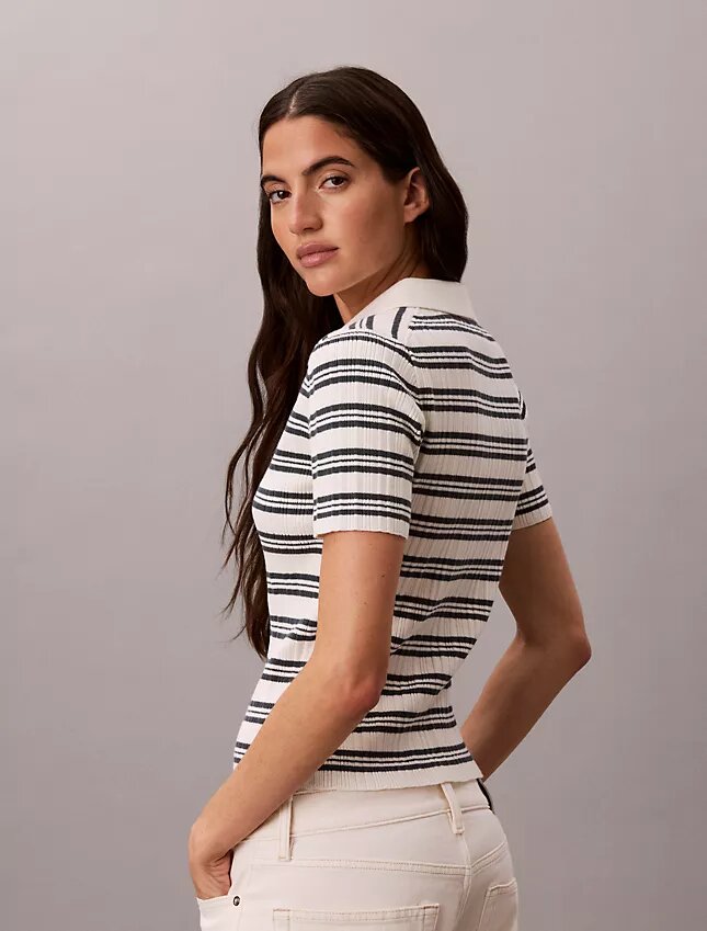 Raidallinen ribbineulottu slim-polo Raidallinen ribbineulottu slim-polo