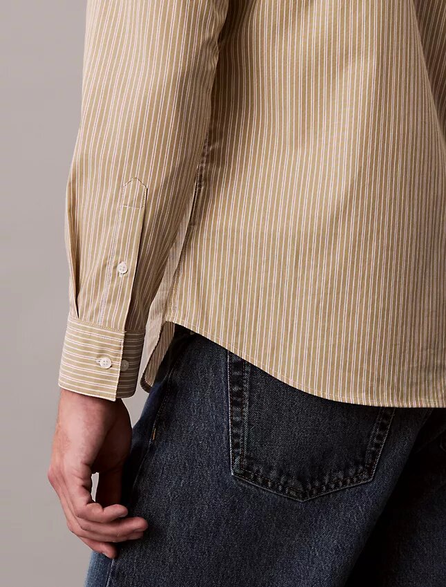 Raidallinen slim fit -paita napituskauluksella Raidallinen slim fit -paita napituskauluksella