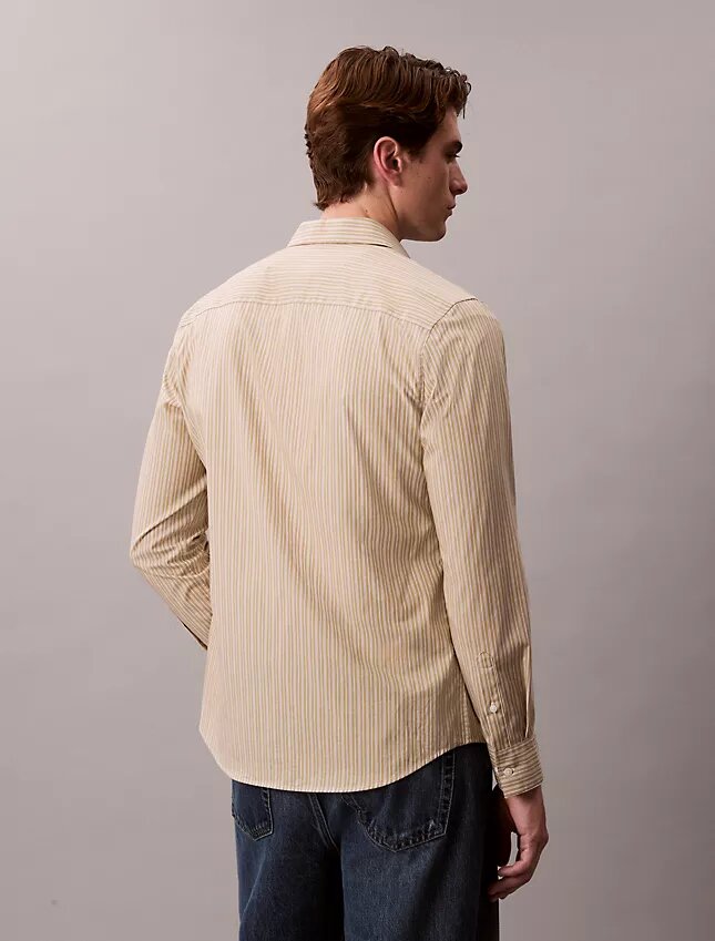 Raidallinen slim fit -paita napituskauluksella Raidallinen slim fit -paita napituskauluksella