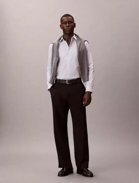 Raidallinen tekninen joustava slim-fit-paita napit edessä