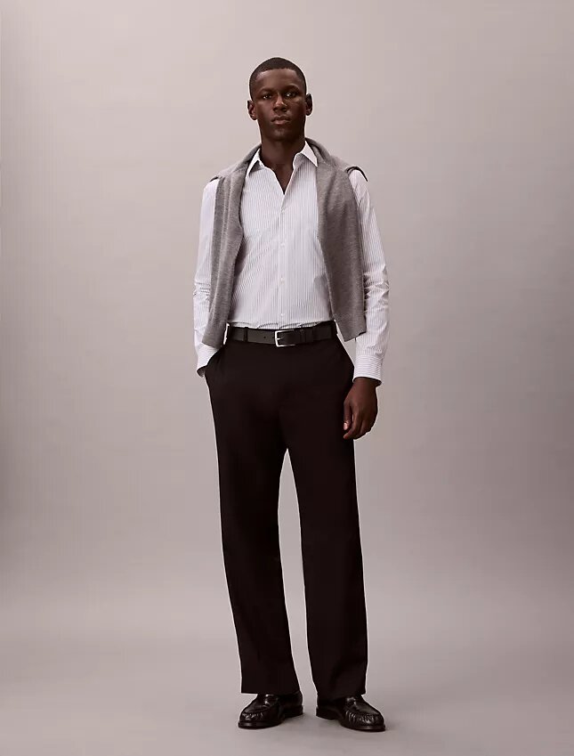 Raidallinen tekninen joustava slim-fit-paita napit edessä Raidallinen tekninen joustava slim-fit-paita napit edessä