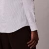 Raidallinen tekninen joustava slim-fit-paita napit edessä Raidallinen tekninen joustava slim-fit-paita napit edessä
