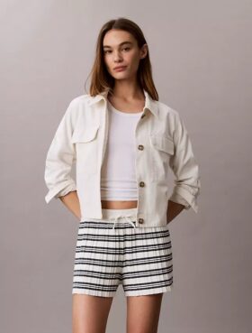 Raidalliset ribbineulotut shortsit