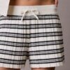 Raidalliset ribbineulotut shortsit Raidalliset ribbineulotut shortsit