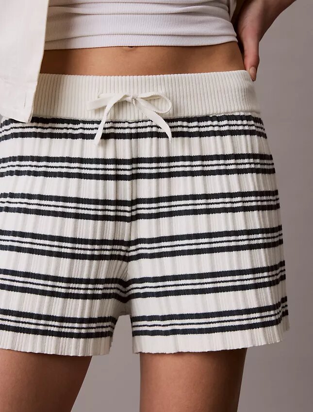 Raidalliset ribbineulotut shortsit Raidalliset ribbineulotut shortsit