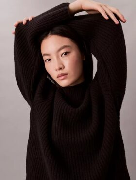 Rib-neulottu, rento turtleneck-villapaita Rib-neulottu, rento turtleneck-villapaita