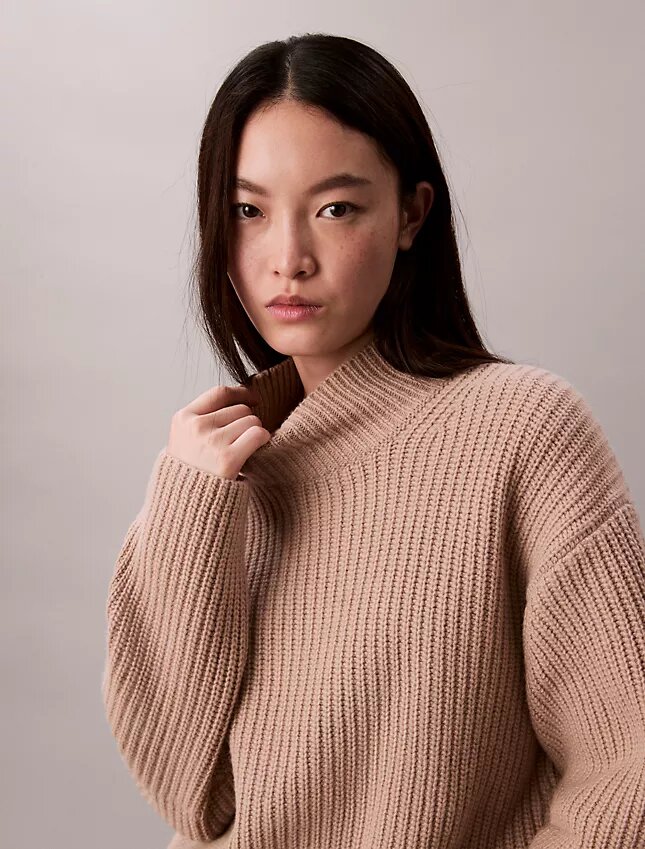 Rib-neulottu, rento turtleneck-villapaita Rib-neulottu, rento turtleneck-villapaita