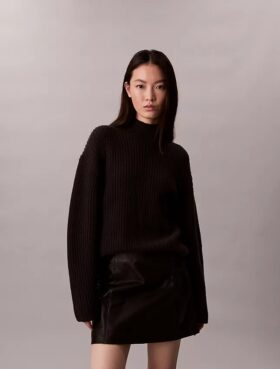 Rib-neulottu, rento turtleneck-villapaita Rib-neulottu, rento turtleneck-villapaita