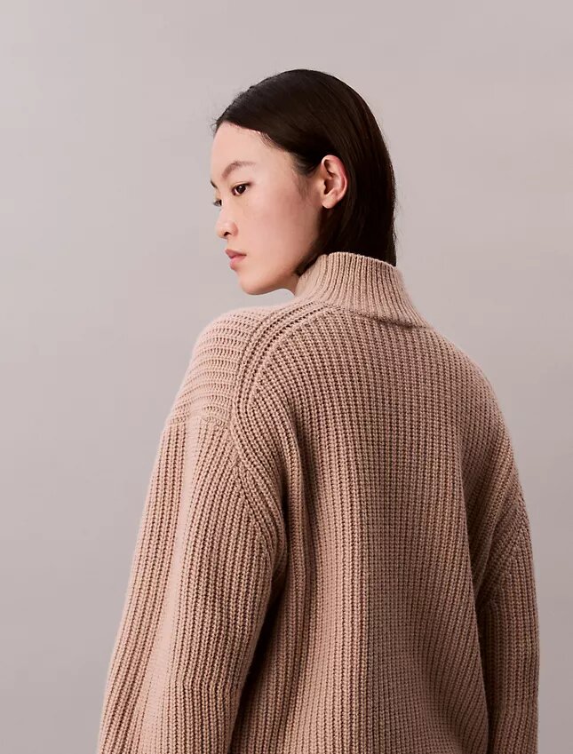 Rib-neulottu, rento turtleneck-villapaita Rib-neulottu, rento turtleneck-villapaita
