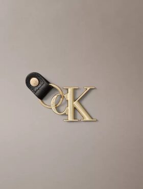 Rohkea Monogram-avaimenperä