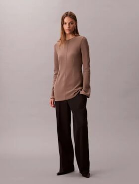 Räätälöity neulottu slim-tunika