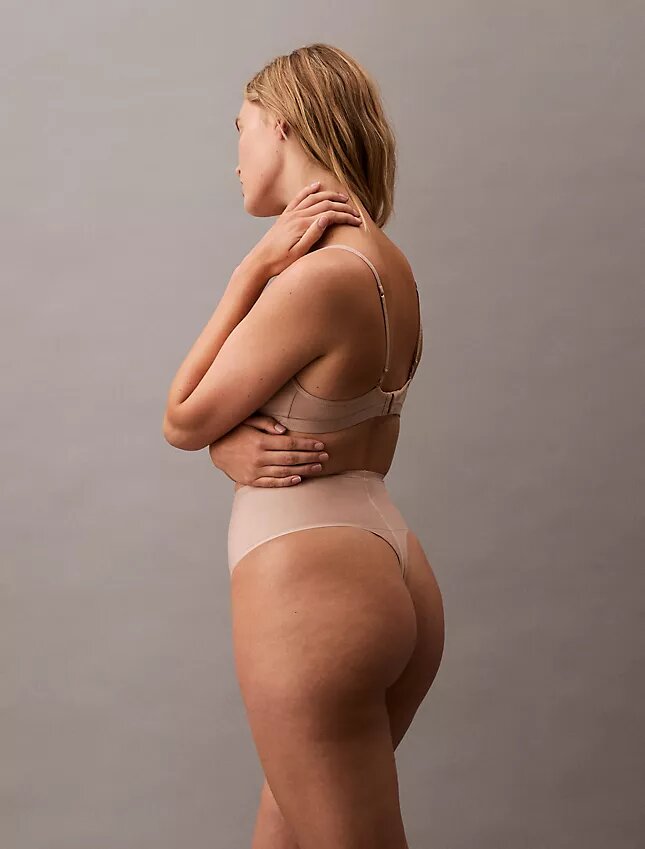 Second Skin -tasoittava Thong Second Skin -tasoittava Thong