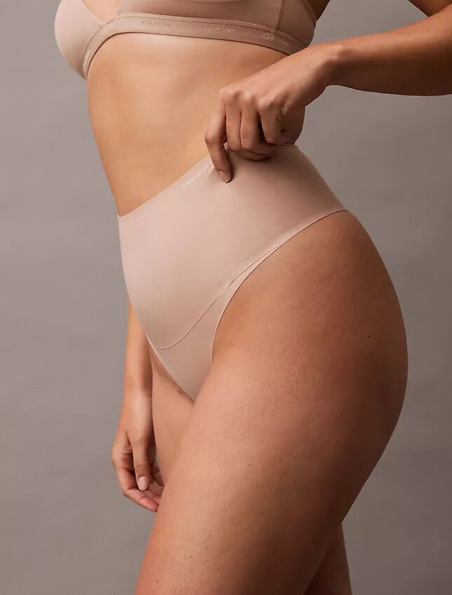 Second Skin -tasoittava Thong Second Skin -tasoittava Thong