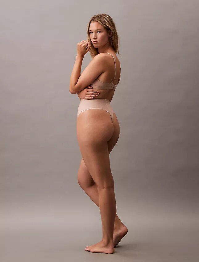 Second Skin -tasoittava Thong Second Skin -tasoittava Thong