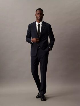 Slim Fit -pukuhousut