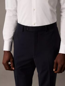 Slim Fit -pukuhousut