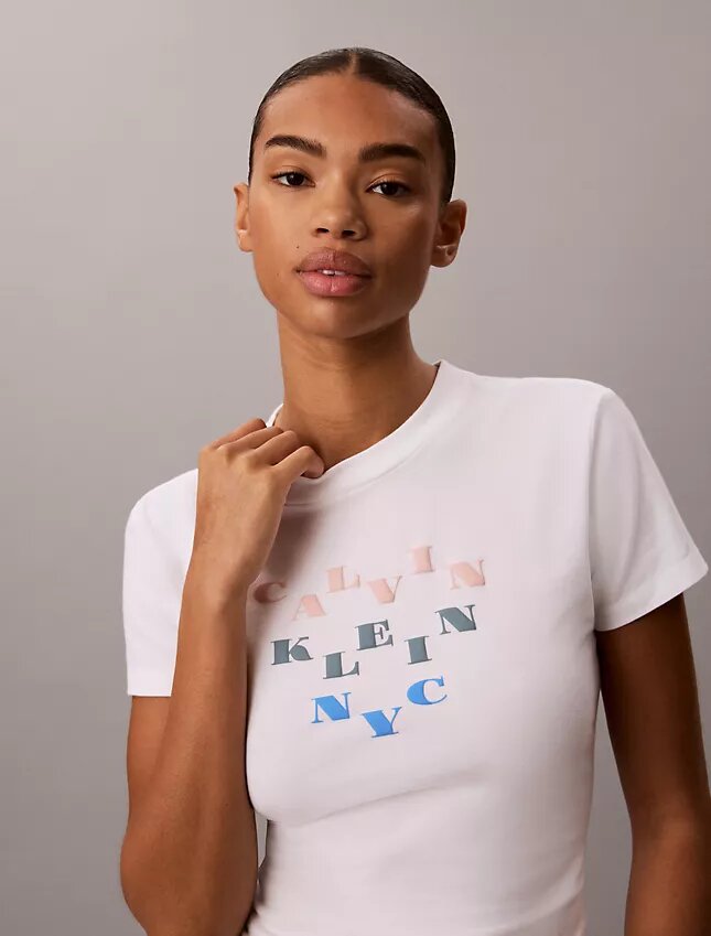Slim-mallinen kerroksellinen logopaita Slim-mallinen kerroksellinen logopaita