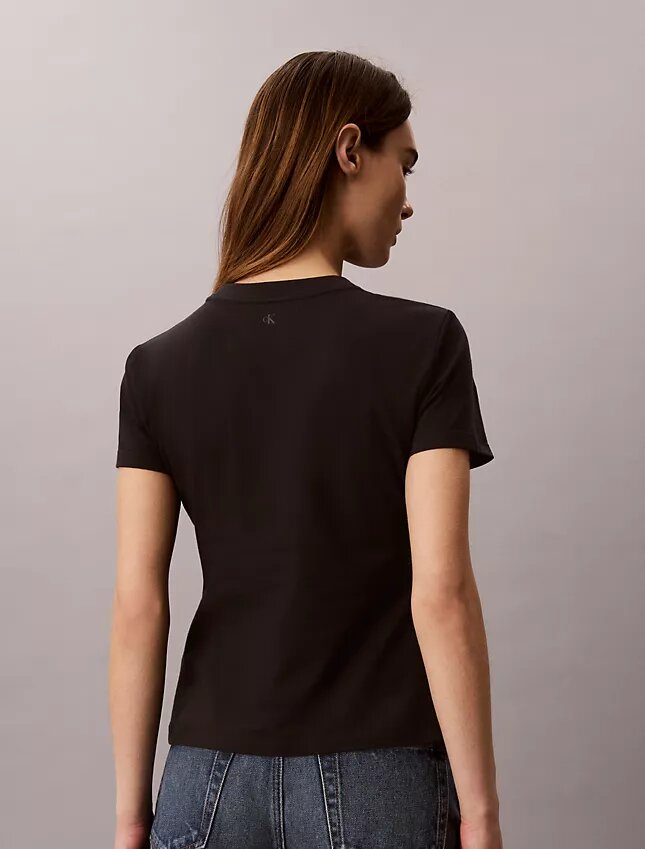 Slim-mallinen kerroksellinen logopaita Slim-mallinen kerroksellinen logopaita
