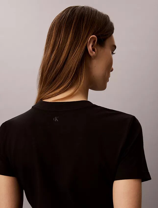 Slim-mallinen kerroksellinen logopaita Slim-mallinen kerroksellinen logopaita