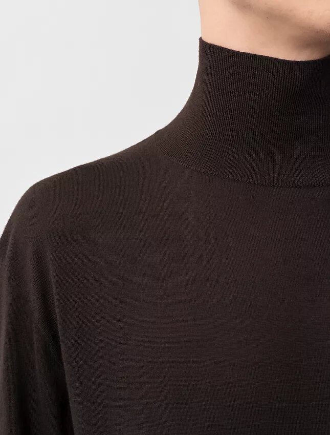 Tuhkanharmaa turtleneck-villapaita Tuhkanharmaa turtleneck-villapaita