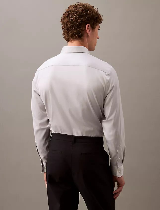 Tyylikäs, joustava slim fit -paita napit edessä Tyylikäs, joustava slim fit -paita napit edessä