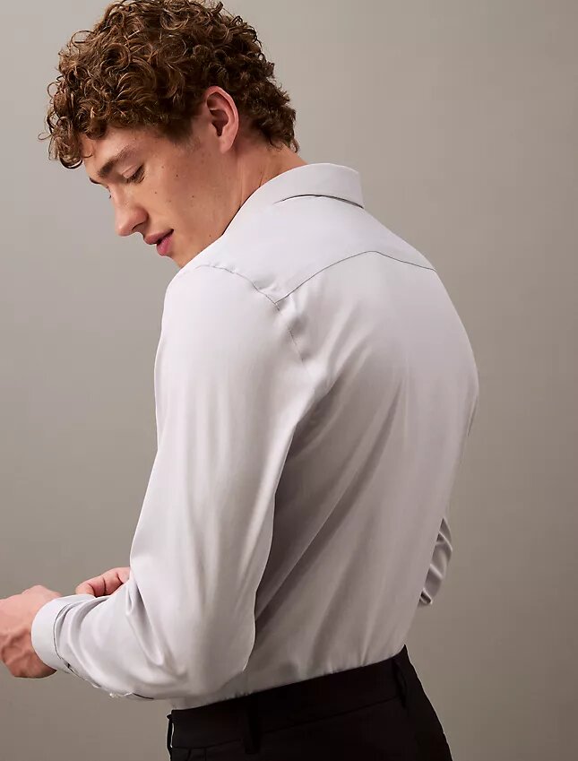 Tyylikäs, joustava slim fit -paita napit edessä Tyylikäs, joustava slim fit -paita napit edessä