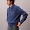 Varsity-monogram-logolla varustettu neljännesvetoketjullinen collegepaita Varsity-monogram-logolla varustettu neljännesvetoketjullinen collegepaita