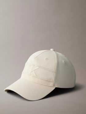 Varsity-monogrammilogolla varustettu baseball-lippis Varsity-monogrammilogolla varustettu baseball-lippis
